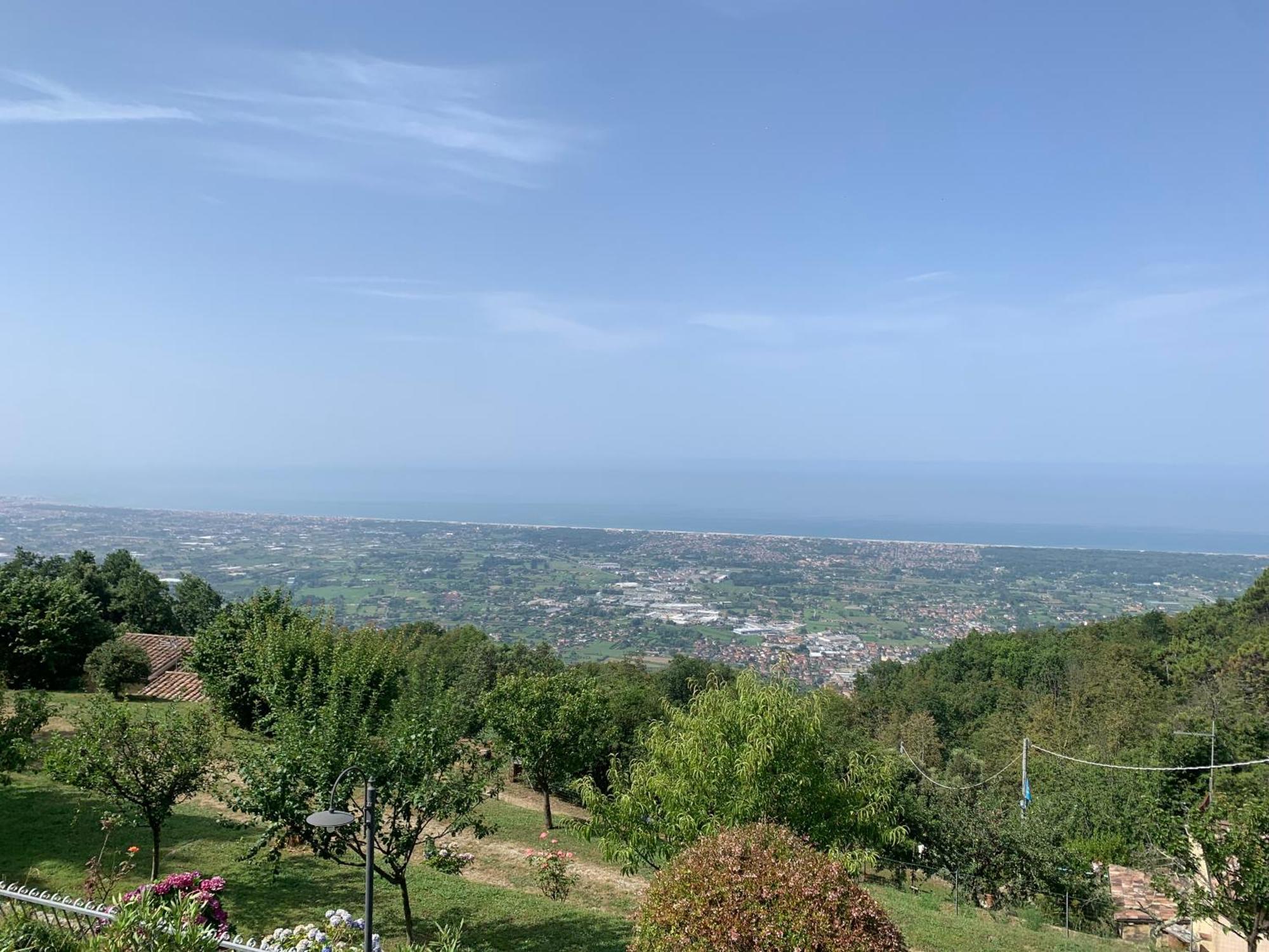 La Terrazza Sulla Versilia Pietrasanta Exteriör bild